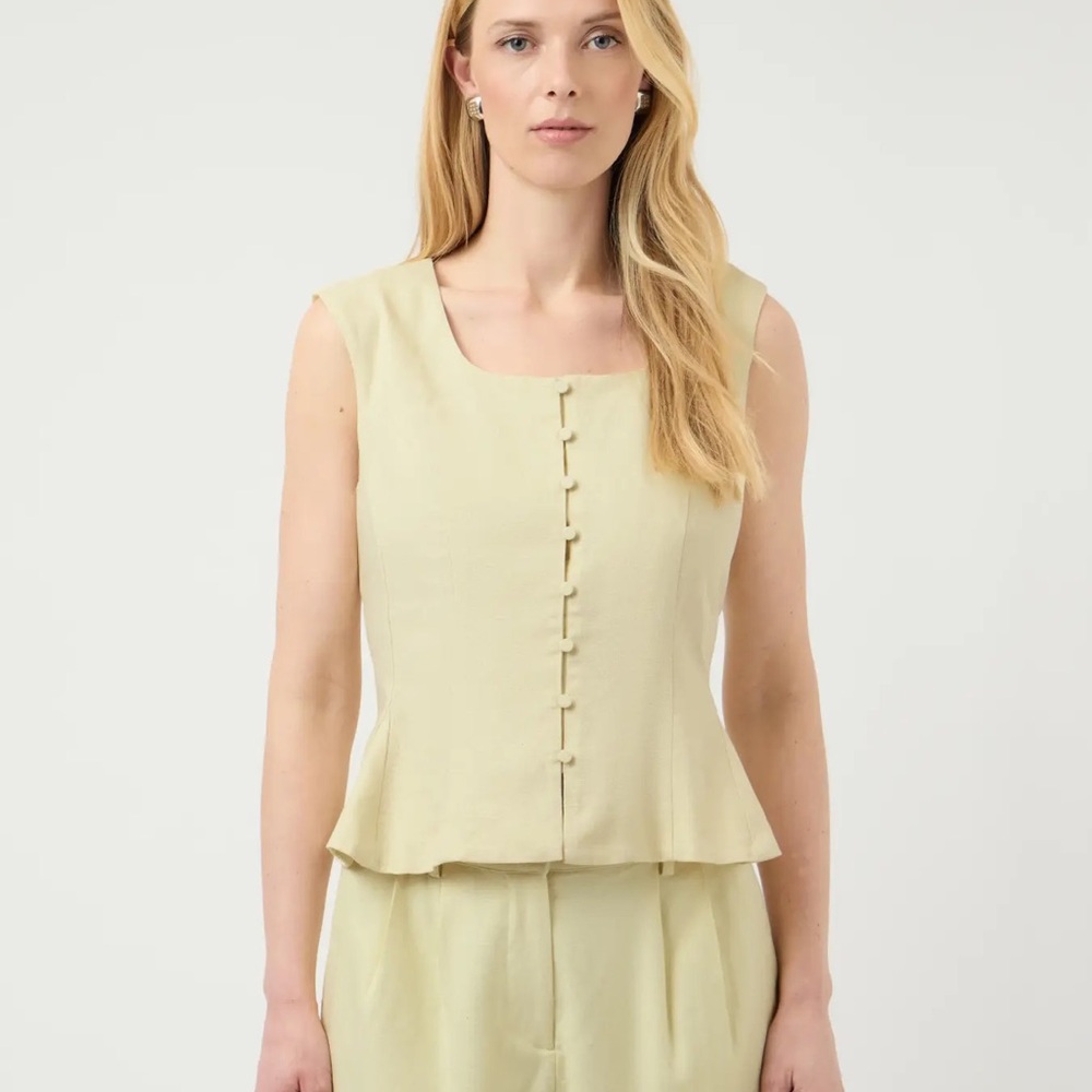 YAS Sleeveless Square-Neck Peplum Camisole in Pale Yellow